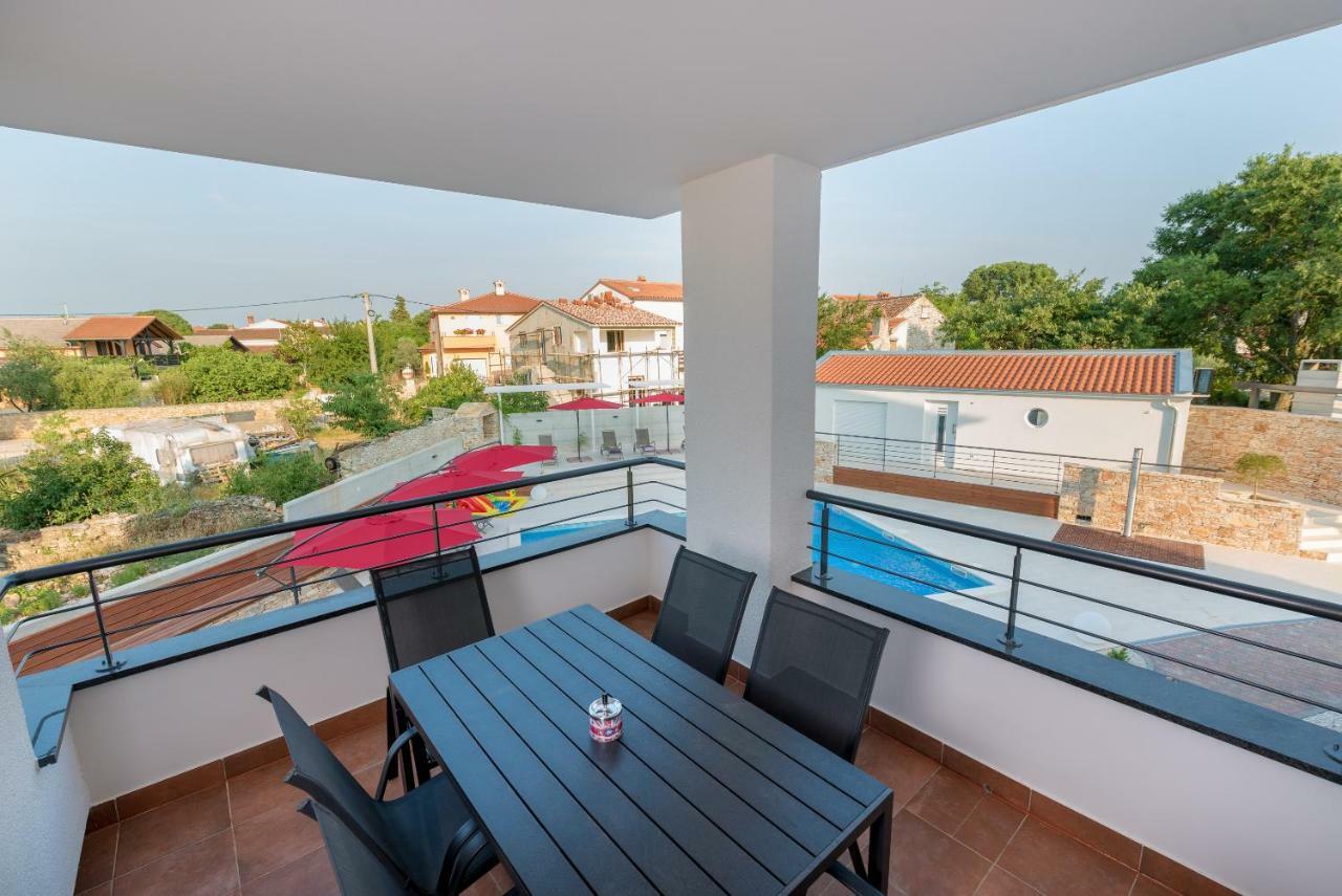 Villa Anja 1st floor Peroj Eksteriør billede